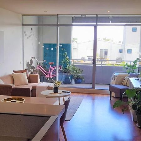 Beautiful Apartment 100Mts Near The Beach In Port Melbourne Eksteriør bilde