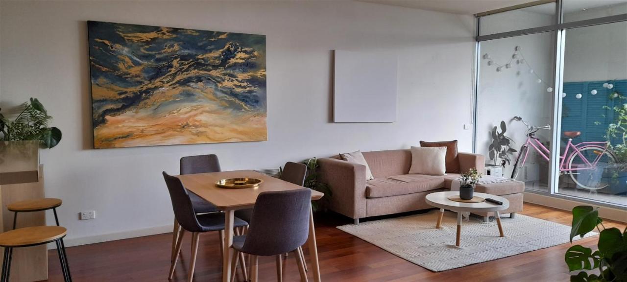 Beautiful Apartment 100Mts Near The Beach In Port Melbourne Eksteriør bilde