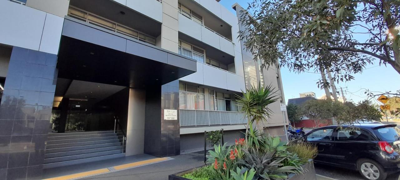 Beautiful Apartment 100Mts Near The Beach In Port Melbourne Eksteriør bilde