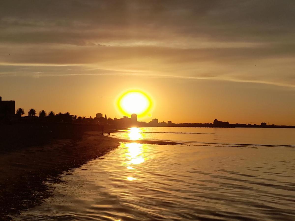 Beautiful Apartment 100Mts Near The Beach In Port Melbourne Eksteriør bilde